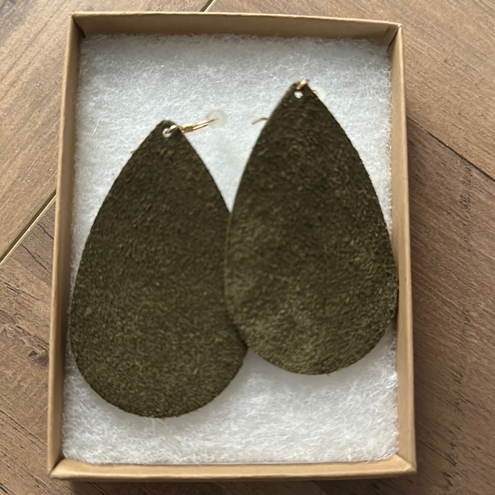 Nickel and Suede, Suede Leather, Dark Moss, Teardrop Medium
